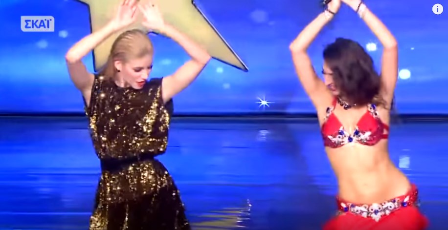 Το “καυτό” τσιφτετέλι της Ευαγγελίας Αραβανή που… μοίρασε εγκεφαλικά – ΒΙΝΤΕΟ