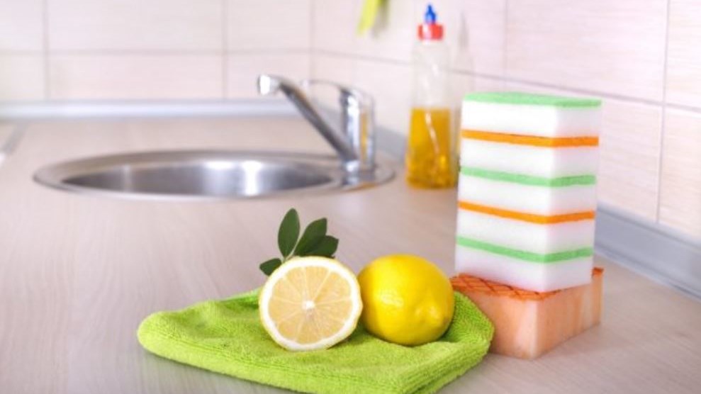 5 τρόποι για να απομακρύνετε την άσχημη μυρωδιά από τον νεροχύτη
