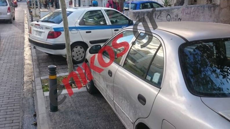 Άλλο ένα κακό παράδειγμα από την αστυνομία: Πάρκαρε το περιπολικό πάνω στο πεζοδρόμιο – ΦΩΤΟ αναγνώστη