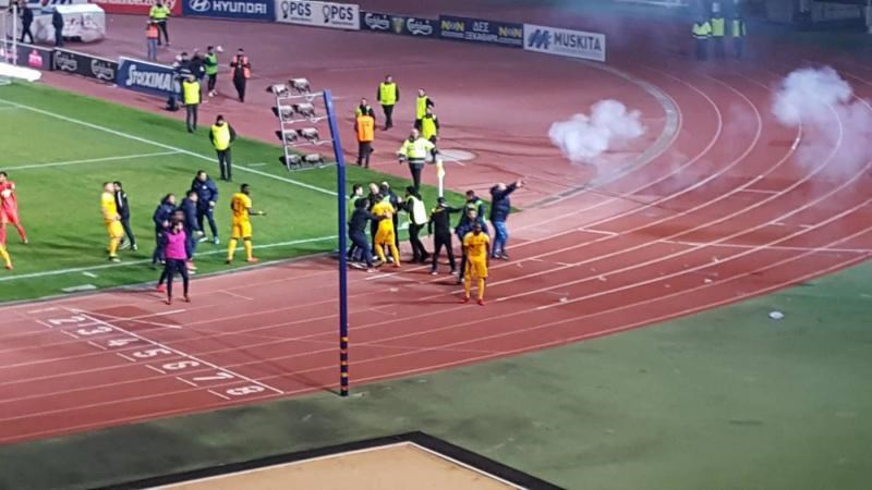 Εικόνες ντροπής στην Κύπρο – Χούλιγκαν τραυμάτισαν 14χρονο ball boy – ΒΙΝΤΕΟ