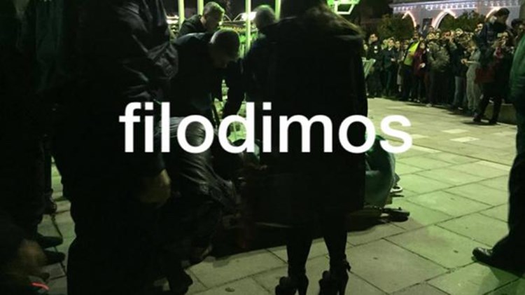 Σοκαριστικό ατύχημα στο Αίγιο – Εκτροχιάστηκε εναέριο τρενάκι που επέβαιναν μια μητέρα με τα παιδιά της – ΦΩΤΟ