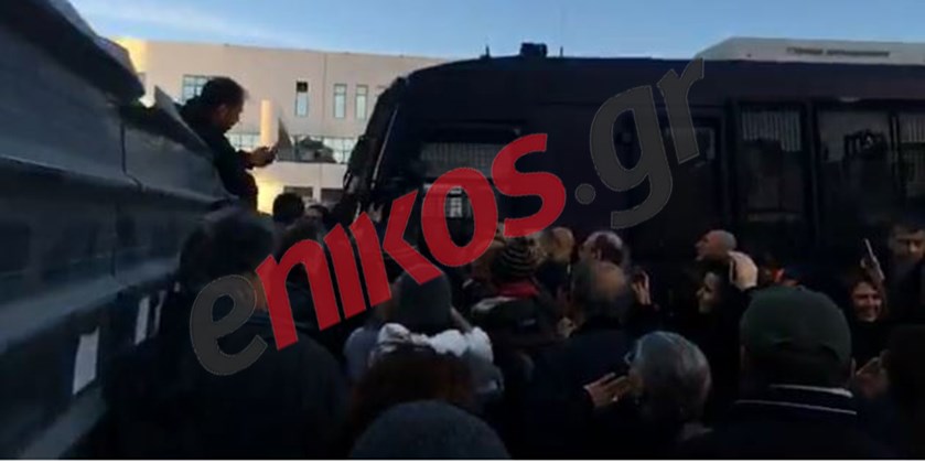 Μπλόκο στους δημοσιογράφους στο Ειρηνοδικείο Αθηνών – Δείτε γιατί – ΦΩΤΟ – ΤΩΡΑ