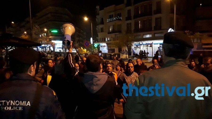 Συμβασιούχοι αποδοκίμασαν τον Τσίπρα στη Θεσσαλονίκη: Έφυγες σαν κλέφτης – ΒΙΝΤΕΟ