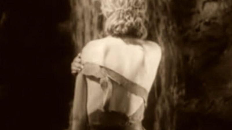 Aφιέρωμα enikos.gr: Αυστηρώς ακατάλληλον δια ανηλίκους: Η ευρωπαϊκή «επανάσταση» του ερωτικού κινηματογράφου έχει ρίζες ελληνικές – ΒΙΝΤΕΟ