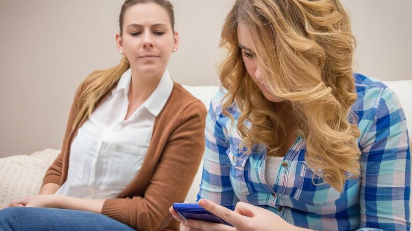 OMG, ποζέρι και αραού μπετόν αρμέ: Η αργκό των νέων και πώς “μεταφράζεται”