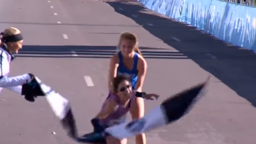 Ο συγκλονιστικός τερματισμός αθλήτριας σε μαραθώνιο – ΒΙΝΤΕΟ