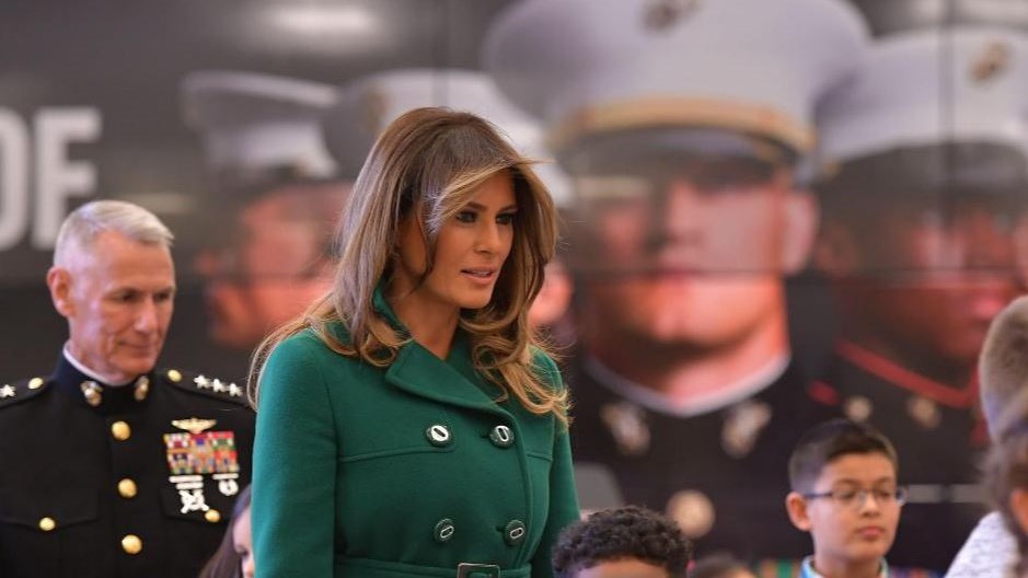 Η Μελάνια χτενίστηκε όπως ο Ντόναλντ Τραμπ- ΦΩΤΟ