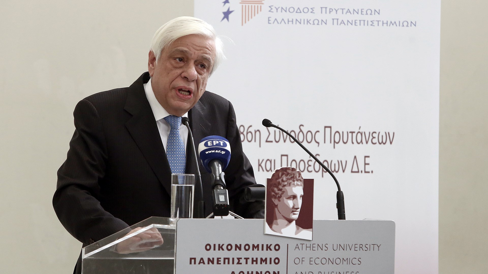Παυλόπουλος: Τεράστιο το πρόβλημα της φυγής των νέων στο εξωτερικό