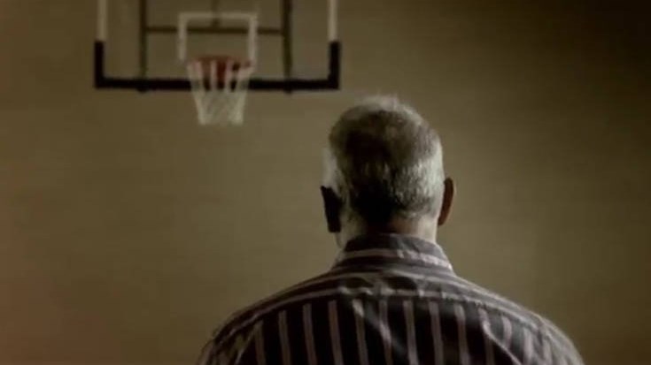 Η επιστροφή του Νίκου Γκάλη στο παρκέ – Τι λένε οι «συμπαίκτες» του στο τηλεοπτικό σποτ για τη συνεργασία με τον αθλητή-θρύλο