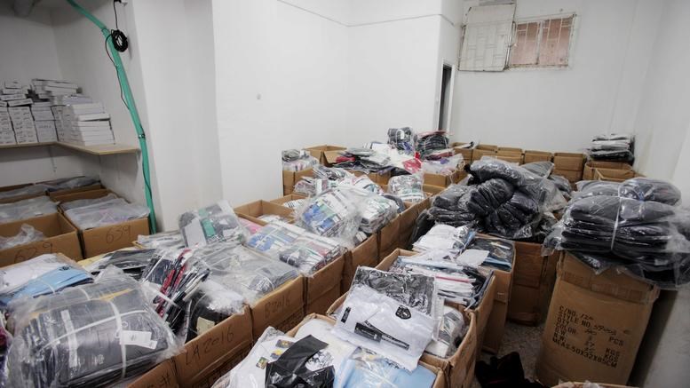 Της… “μαϊμούς” το κάγκελο στο Α’ τελωνείο Πειραιά