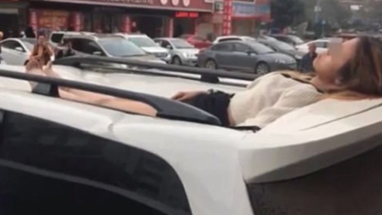 Χώρισε, μέθυσε, έπεσε από τον δέκατο όροφο, αλλά…επέζησε – ΦΩΤΟ – ΒΙΝΤΕΟ