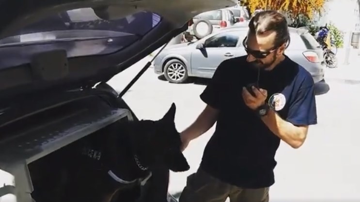 Το “ευχαριστώ” της ελληνικής αστυνομίας στην Jackie – ΒΙΝΤΕΟ