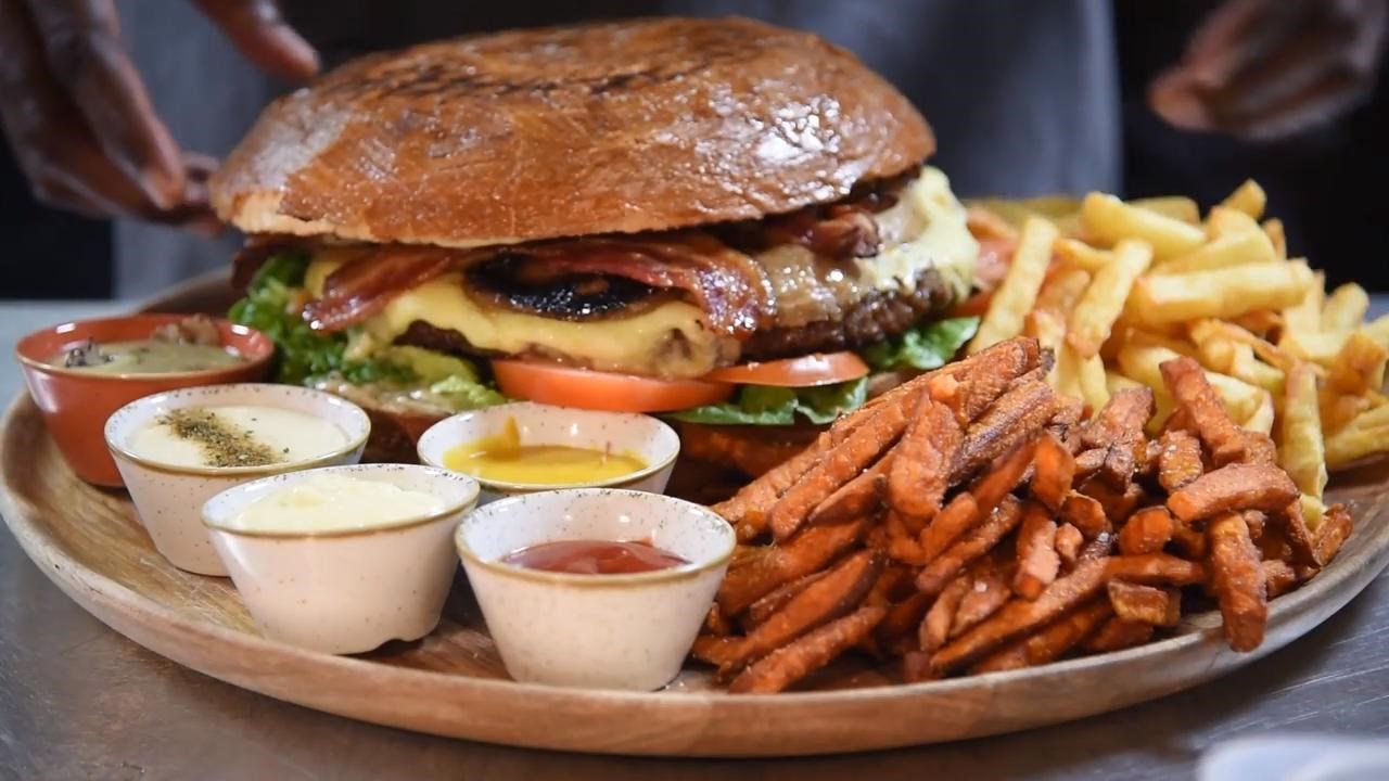 Δεν φαντάζεστε πόσο ζυγίζει αυτό το μπέργκερ! –ΦΩΤΟ- ΒΙΝΤΕΟ