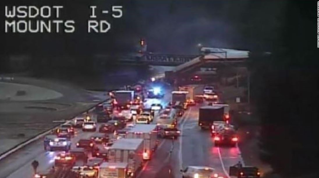 Αναφορές για τραυματίες από τον εκτροχιασμό τρένου στην Ουάσινγκτον – ΦΩΤΟ – ΤΩΡΑ