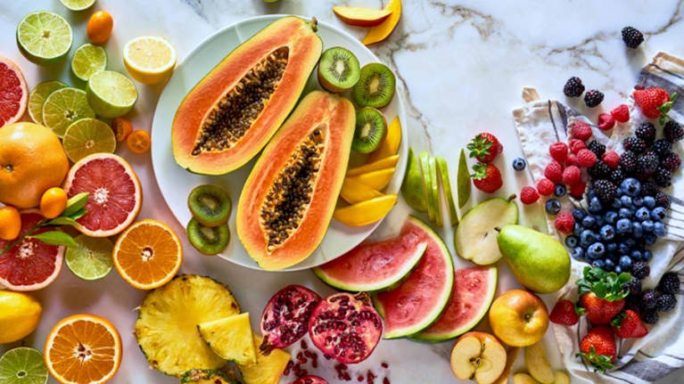 Αυτά είναι τα 12 πιο μολυσμένα φρούτα και λαχανικά