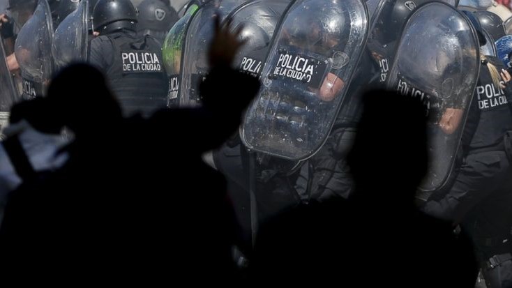 Αργεντινή: Εκτεταμένα επεισόδια σε διαδήλωση κατά της μεταρρύθμισης του συνταξιοδοτικού – ΦΩΤΟ