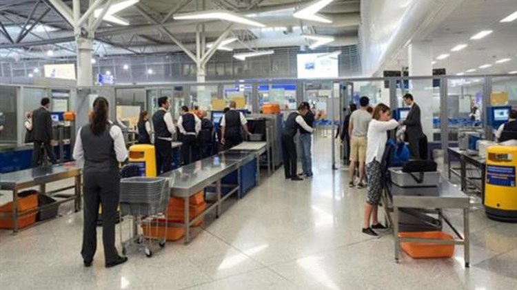 Αυστηρότερους ελέγχους για τους Έλληνες ταξιδιώτες ζητούν οι ΗΠΑ