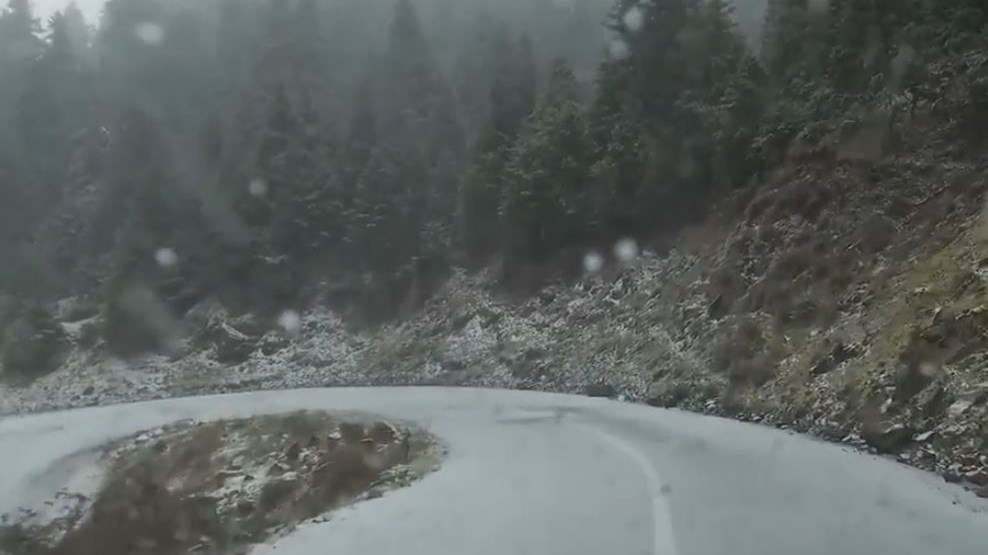 «Ντυμένη» στα λευκά η ορεινή Ναυπακτία- ΒΙΝΤΕΟ