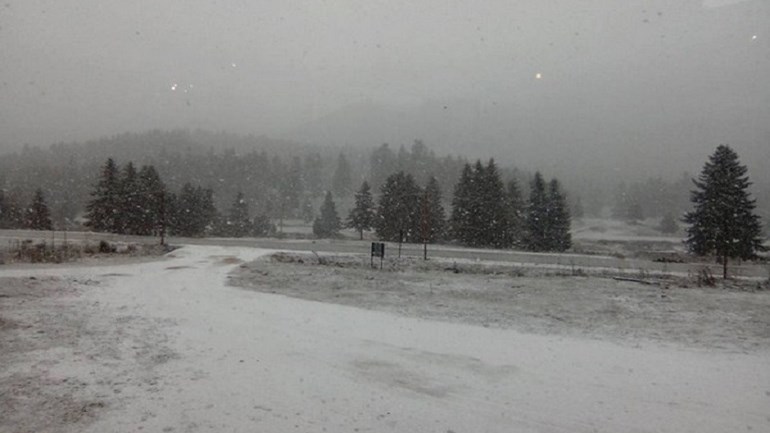 Έπεσαν τα πρώτα χιόνια σε Τρίκαλα και Καρδίτσα