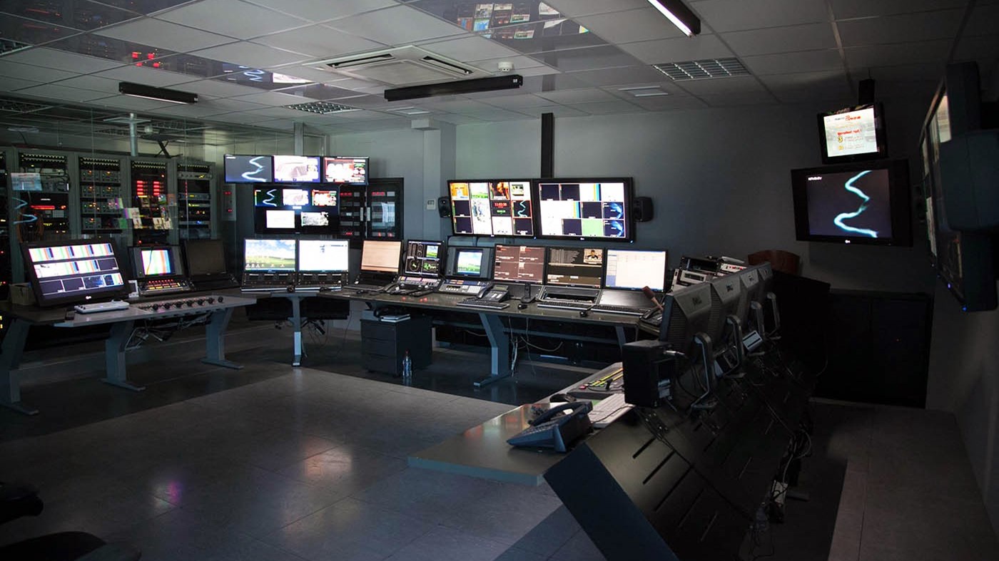 Ντου της αστυνομίας σε τηλεοπτικό σταθμό – Διέκοψαν την εκπομπή του σήματος