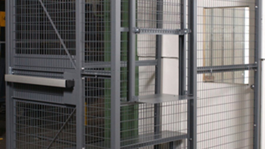 Πατέρας είχε κλειδωμένο τον 9χρονο γιο του σε κλουβί – Σοκαριστικό ΒΙΝΤΕΟ