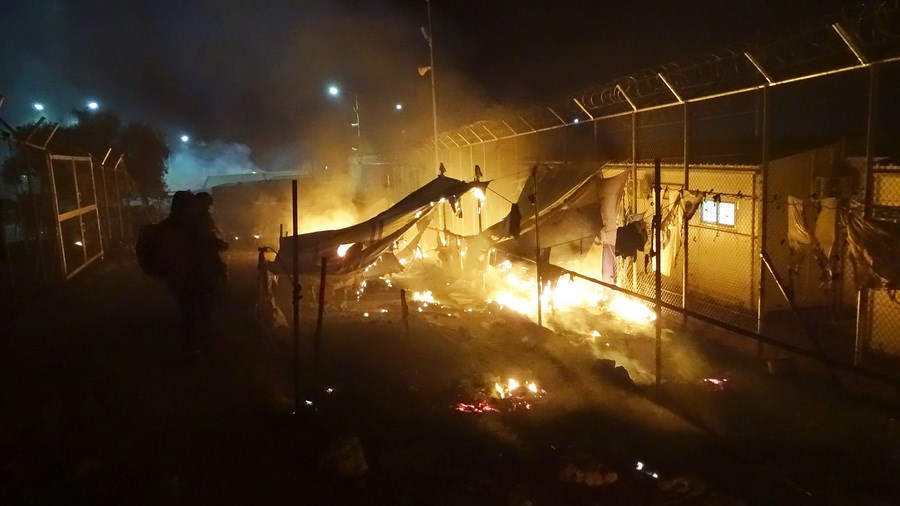 Βίαια επεισόδια στη Μόρια – Στις φλόγες ο καταυλισμός μεταναστών – ΒΙΝΤΕΟ