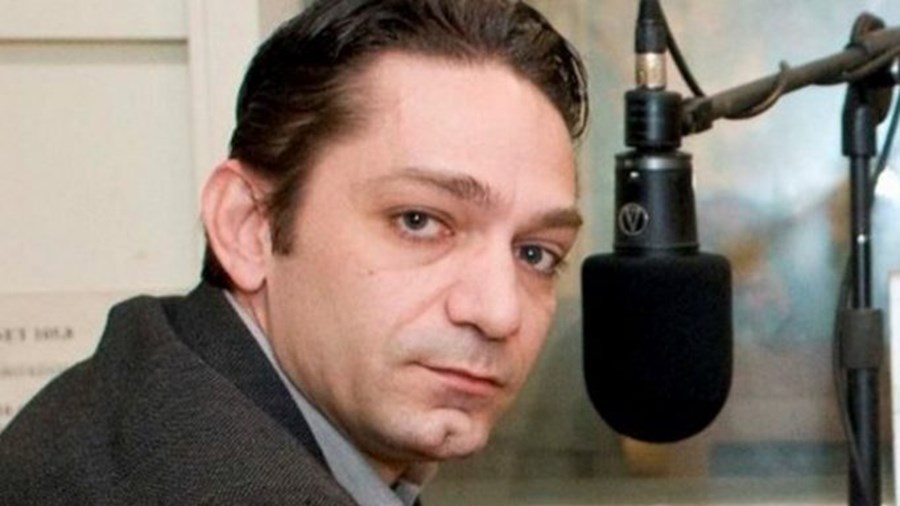 Ραγίζουν καρδιές στο τελευταίο αντίο στον Βασίλη Μπεσκένη – ΤΩΡΑ