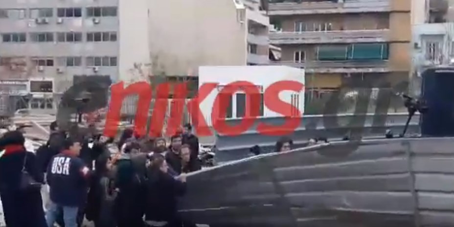 ΒΙΝΤΕΟ από τα επεισόδια στο Ειρηνοδικείο Αθηνών για τους πλειστηριασμούς