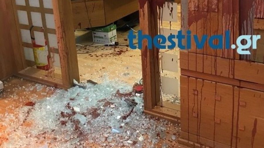 Νέα επίθεση κουκουλοφόρων στη Θεσσαλονίκη – Έκαναν γυαλιά- καρφιά τα γραφεία της πρυτανείας του Πανεπιστημίου Μακεδονία – ΦΩΤΟ
