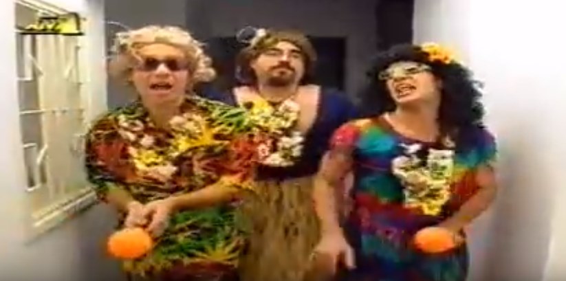 Τα σπαρταριστά κάλαντα των ΑΜΑΝ που άφησαν εποχή – ΒΙΝΤΕΟ