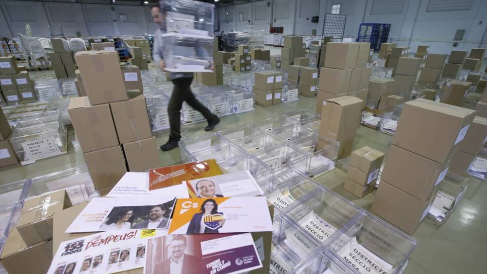 Διχασμένοι οδηγούνται οι Καταλανοί στις σημερινές εκλογές