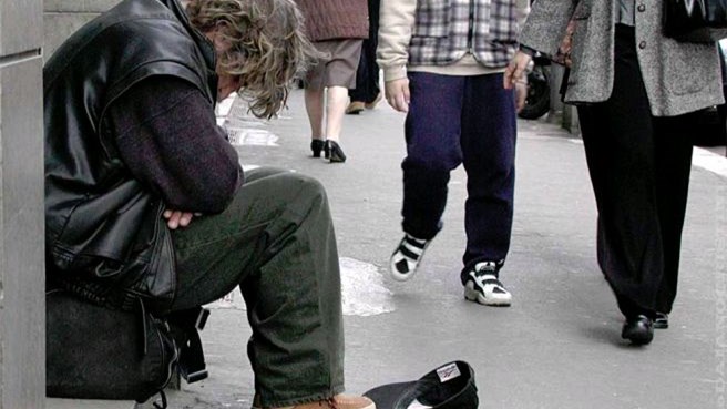 Ιταλία: Ο δήμαρχος του Κόμο απαγορεύει την επαιτεία τις ημέρες των Χριστουγέννων