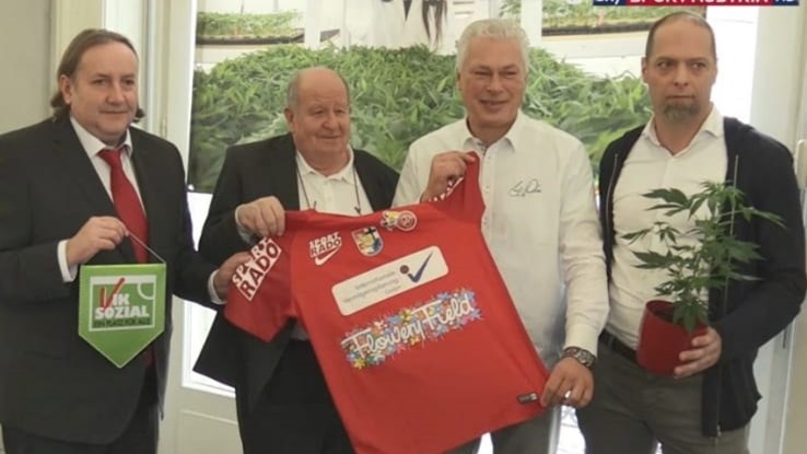 Αυτή είναι η πρώτη ποδοσφαιρική ομάδα στον κόσμο που διαφημίζει… κάνναβη