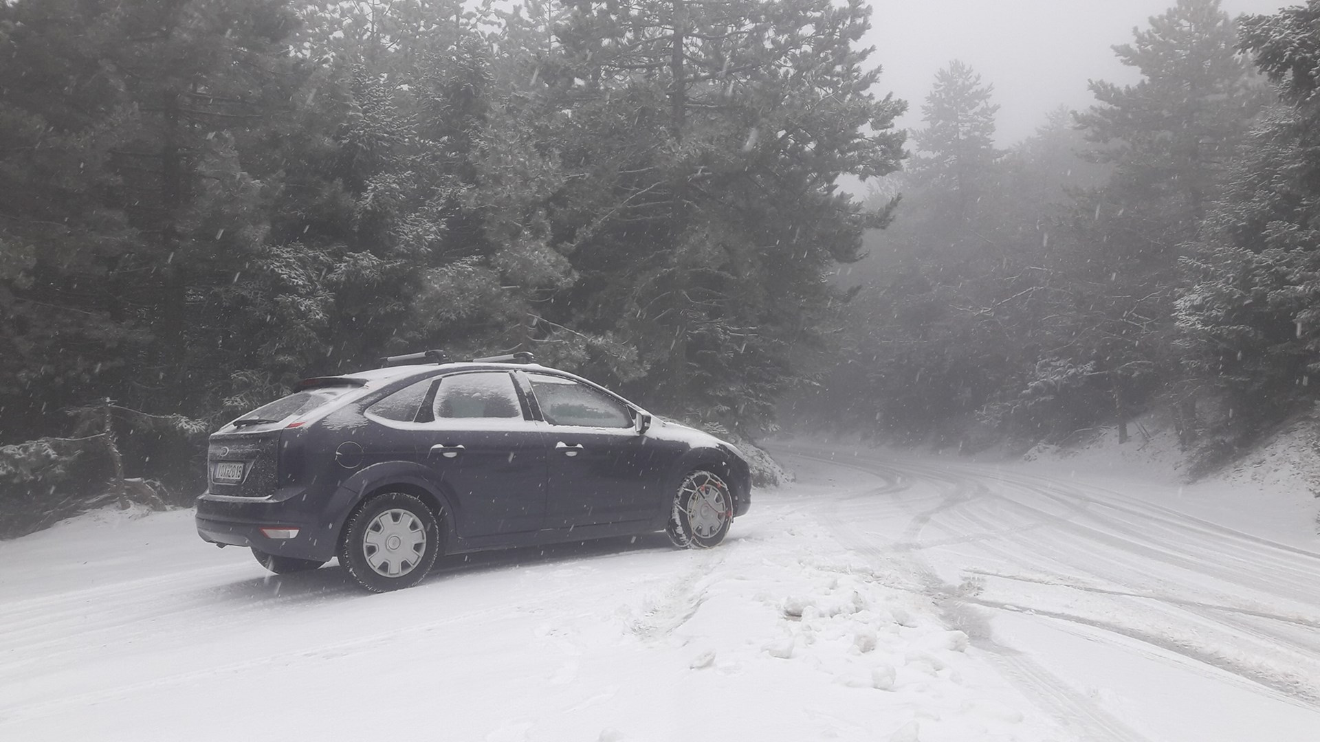 Το “λευκό της φουστάνι” φόρεσε η Πάρνηθα – Χιονίζει από χθες βράδυ – ΒΙΝΤΕΟ – ΦΩΤΟ
