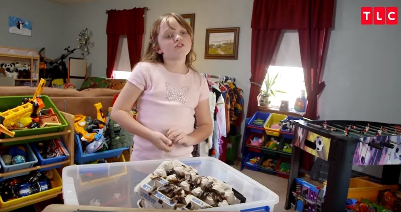 Αυτή η 9χρονη δεν είναι σαν τις άλλες – Κάνει συλλογή από…κατσαρίδες- ΒΙΝΤΕΟ