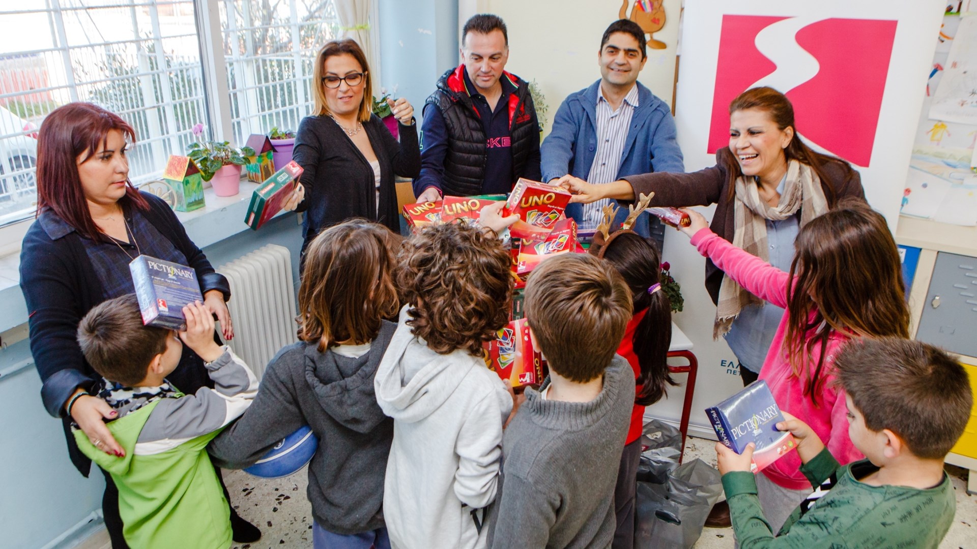 Η ΕΚΟ μοιράζει παιχνίδια, χαρά και χαμόγελα!