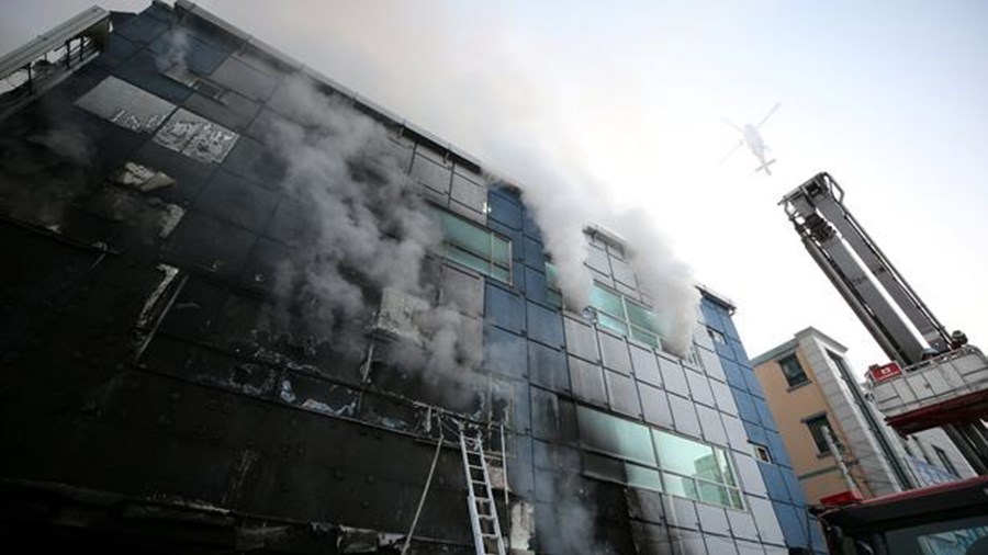 Αυξάνεται ο αριθμός των νεκρών από τη φονική πυρκαγιά σε κτίριο στη Νότια Κορέα – ΒΙΝΤΕΟ