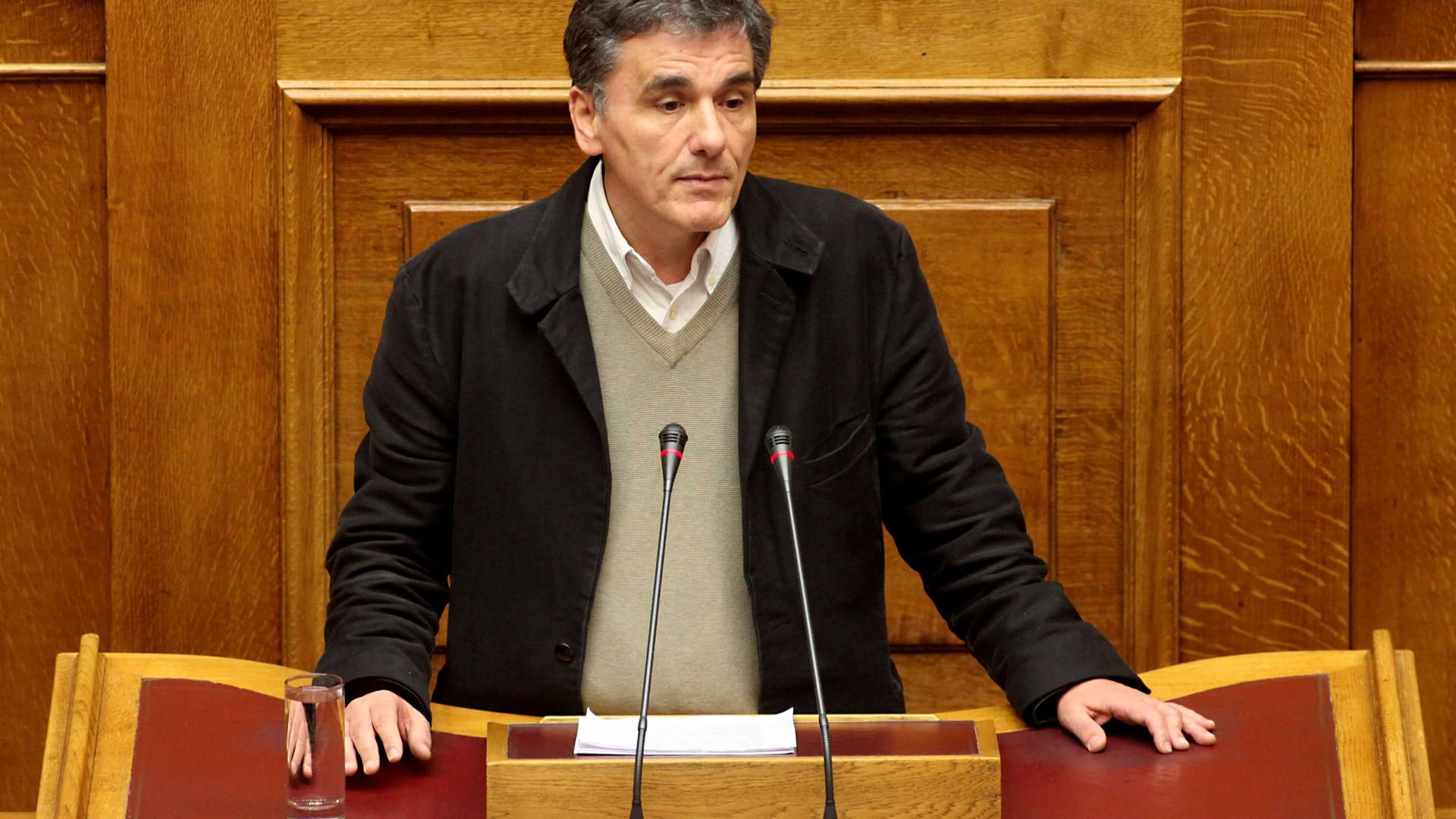 Θρίλερ με την τροπολογία για τους πλειστηριασμούς – Δεν διαψεύδει ο Τσακαλώτος τα περί κινδύνου πτώσης της κυβέρνησης – ΒΙΝΤΕΟ