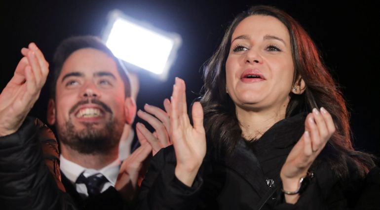 Καταλoνία: Οι αυτονομιστές πήραν την πλειοψηφία με 150.000 ψήφους… λιγότερες – Επιστρέφει η αβεβαιότητα στην Ισπανία