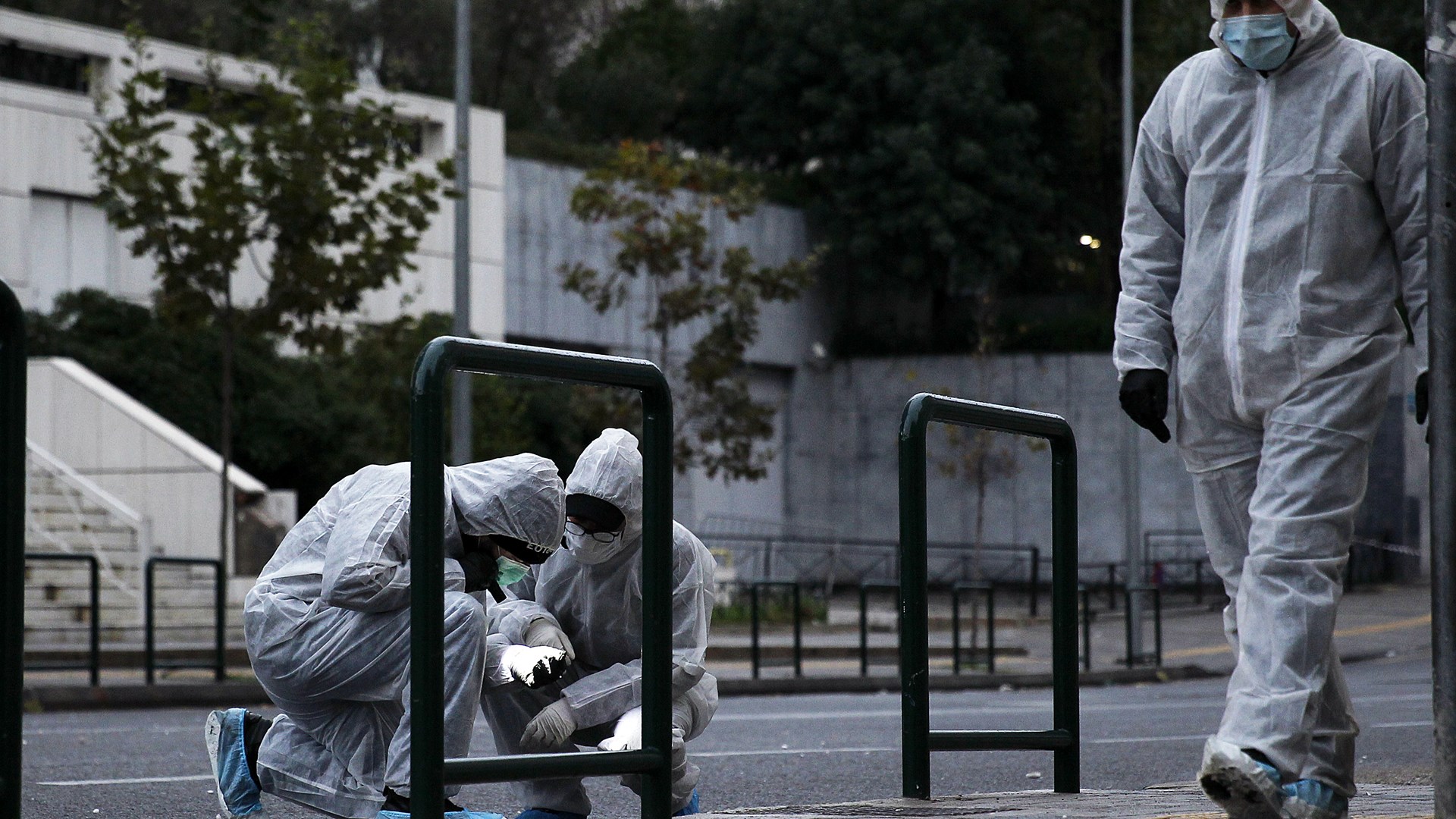 Οι τρομοκράτες πυροβόλησαν αστυνομικό όταν έβαζαν τη βόμβα στο Εφετείο – ΤΩΡΑ