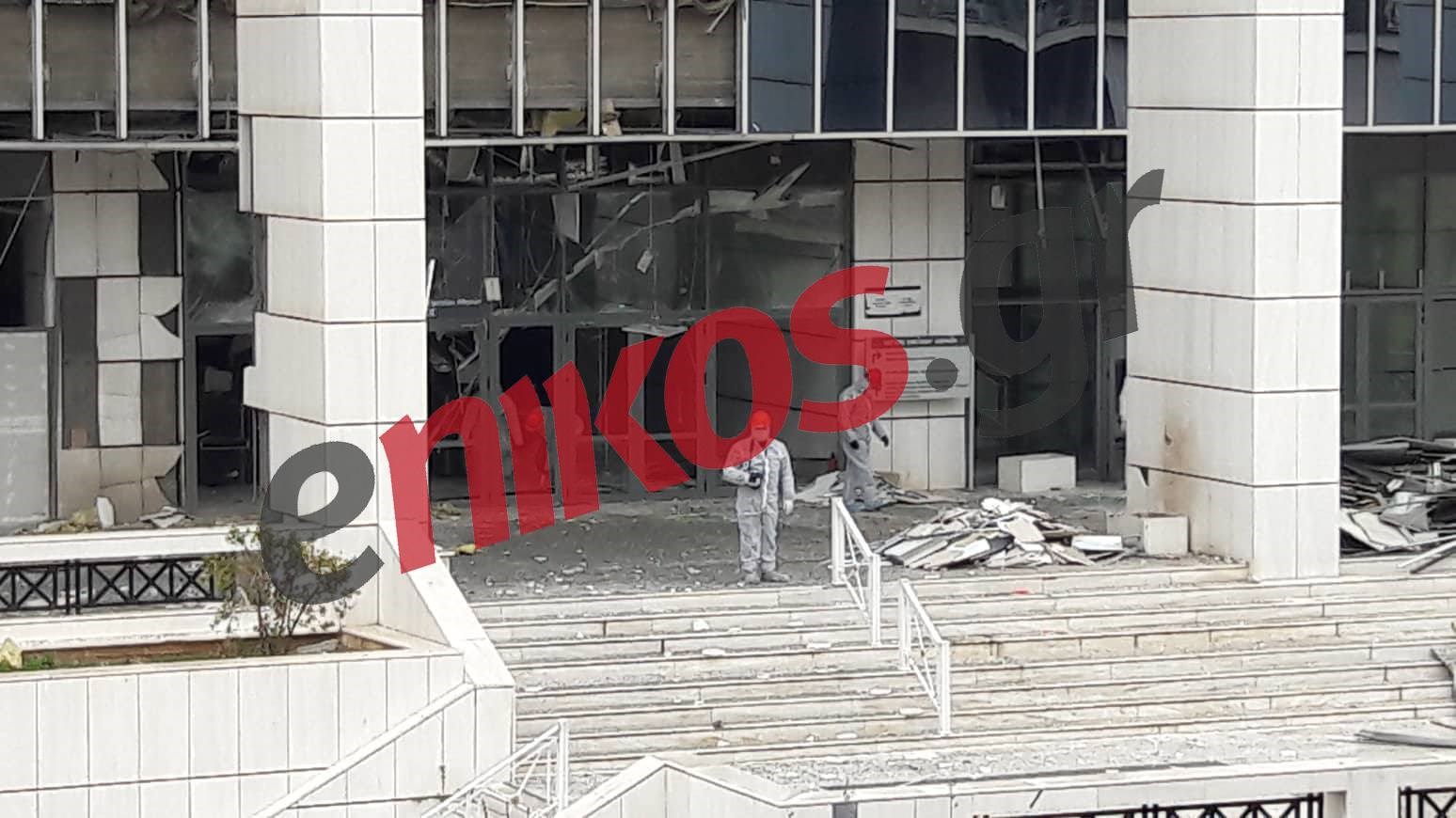 Δείτε νέες φωτογραφίες από τις καταστροφές στην είσοδο του Εφετείου