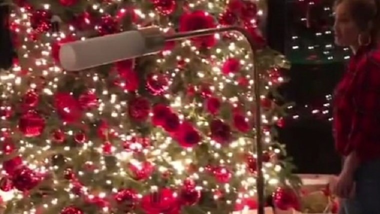 Το εντυπωσιακό χριστουγεννιάτικο δέντρο της Τζένιφερ Λόπεζ