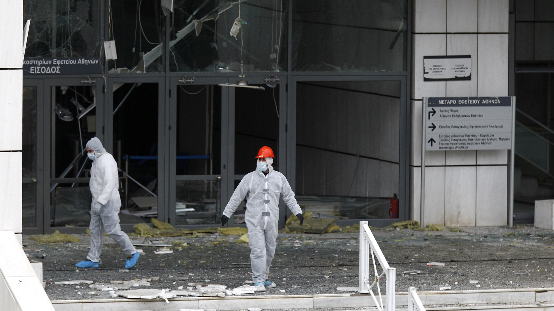 Με καλάσνικοφ πυροβόλησαν οι δράστες τον αστυνομικό στο Εφετείο