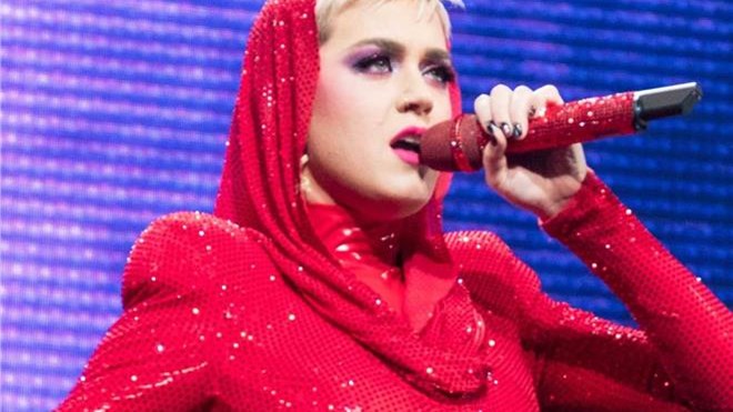 Είχε γίνει η “σκιά” της Κέιτι Πέρι – Τελικά  συνελήφθη