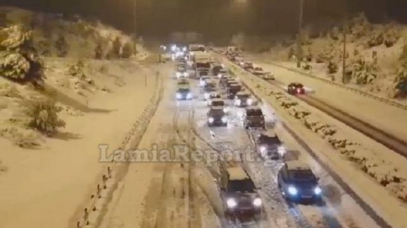 Άνοιξε η Αθηνών-Λαμίας μετά τα διόδια της Τραγάνας – Παραμένει το μποτιλιάρισμα – ΦΩΤΟ – ΒΙΝΤΕΟ