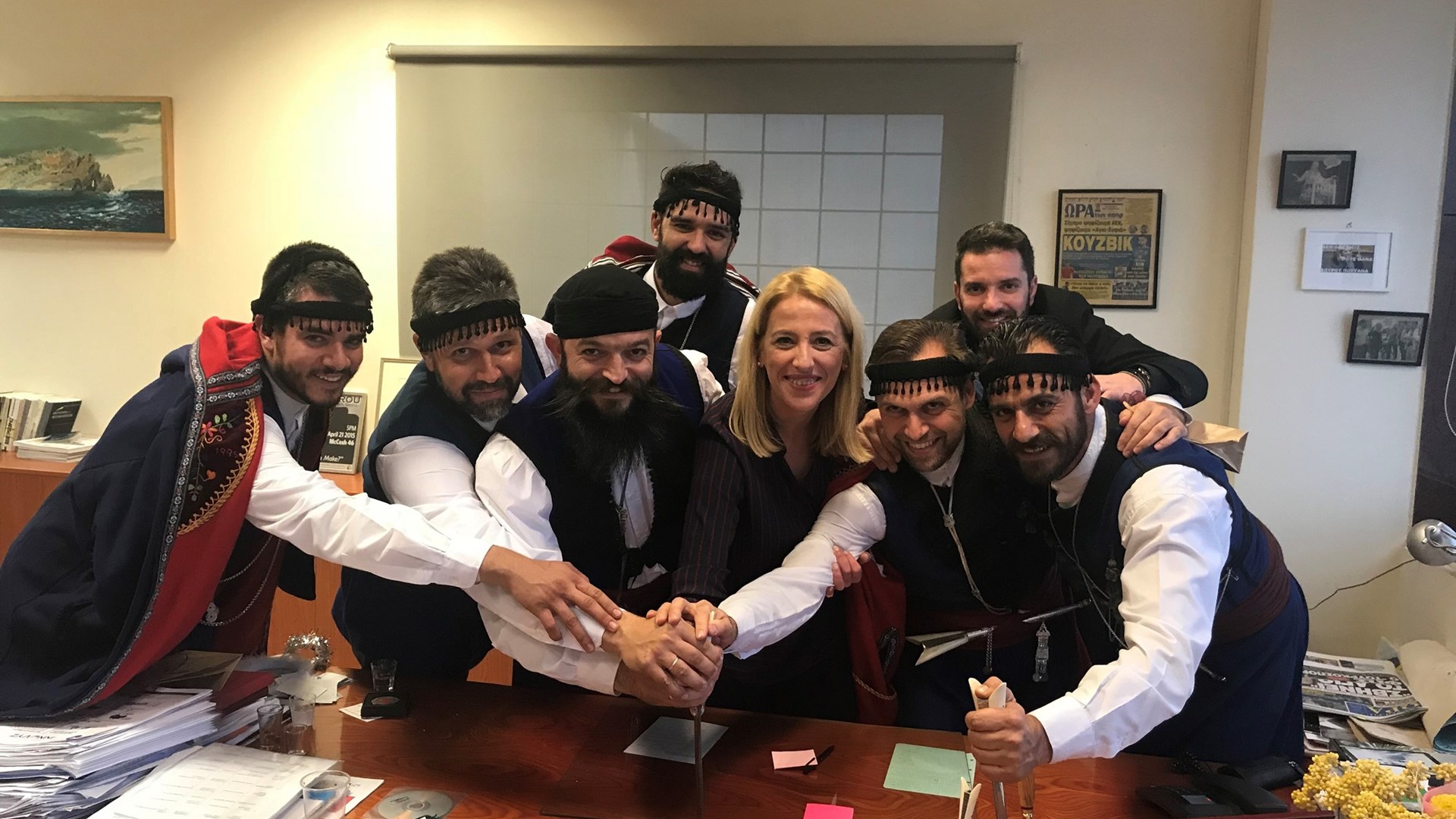 Οι ιδιαίτερες ευχές των Βρακοφόρων στην Δούρου – ΦΩΤΟ