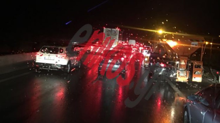 Ομαλοποιείται η κυκλοφορία στην Ε.Ο. Αθηνών – Λαμίας μετά τον “χιονισμένο Γολγοθά”