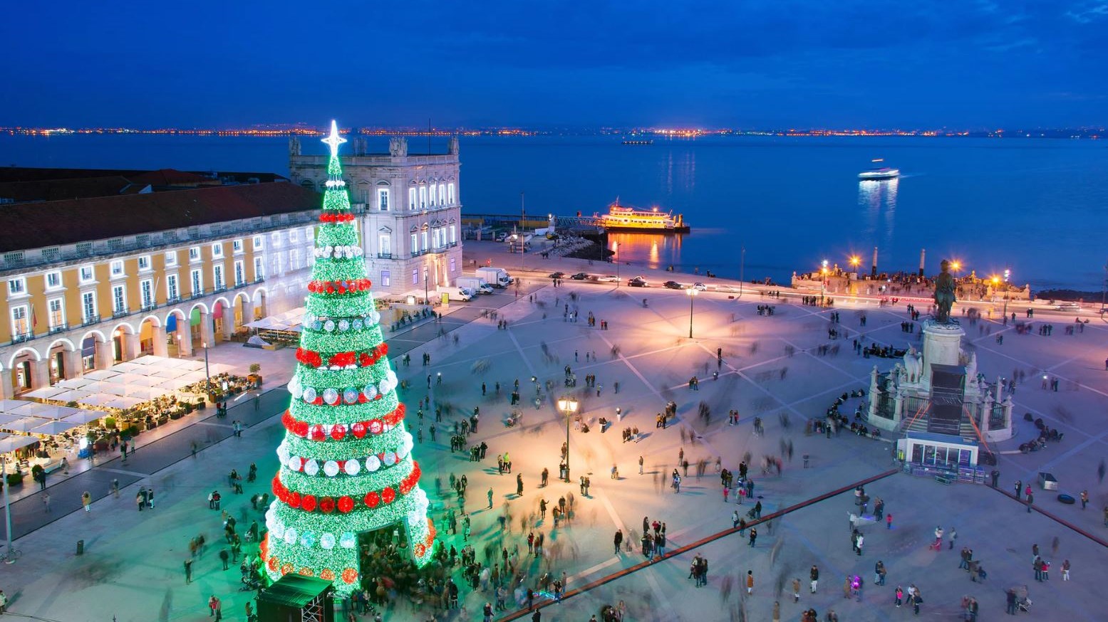 Δέκα από τα πιο εντυπωσιακά χριστουγεννιάτικα δέντρα του 2017 – ΦΩΤΟ