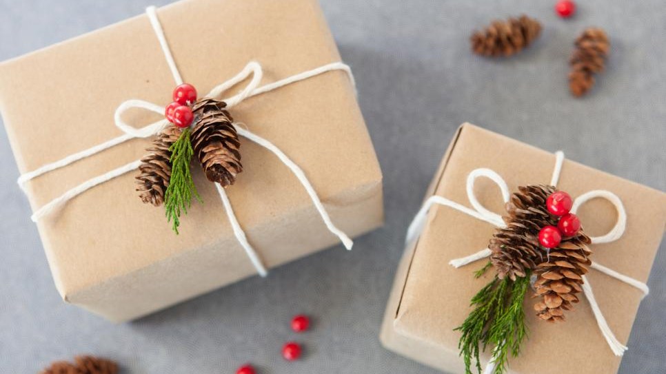 Πώς να τυλίξετε ένα δώρο σε… δέκα δευτερόλεπτα- ΒΙΝΤΕΟ