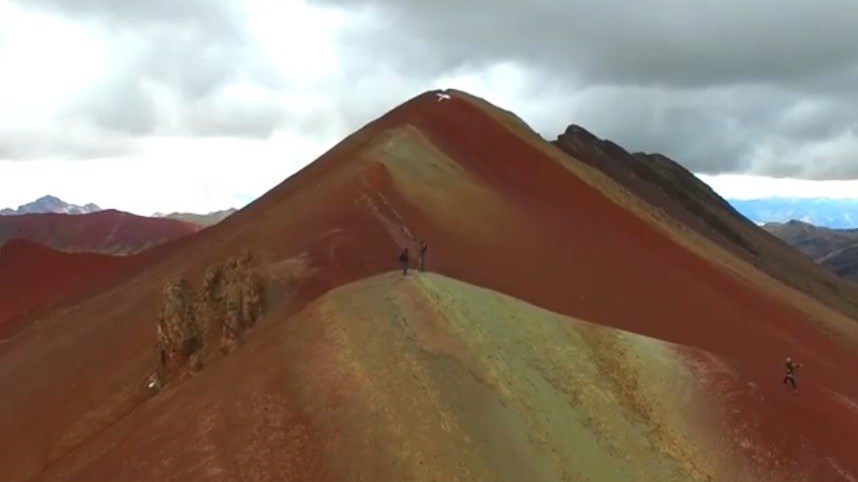 Όχι, αυτά τα βουνά δεν είναι προϊόν photoshop- ΒΙΝΤΕΟ